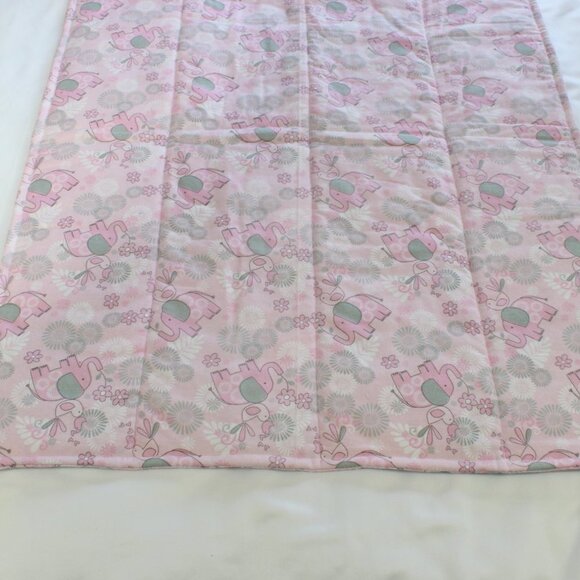 𝅺homemade quilt New elephant themed with other fun prints. 32*40" - Picture 7 of 12